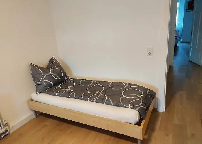 In With 3 Bedrooms شقة *